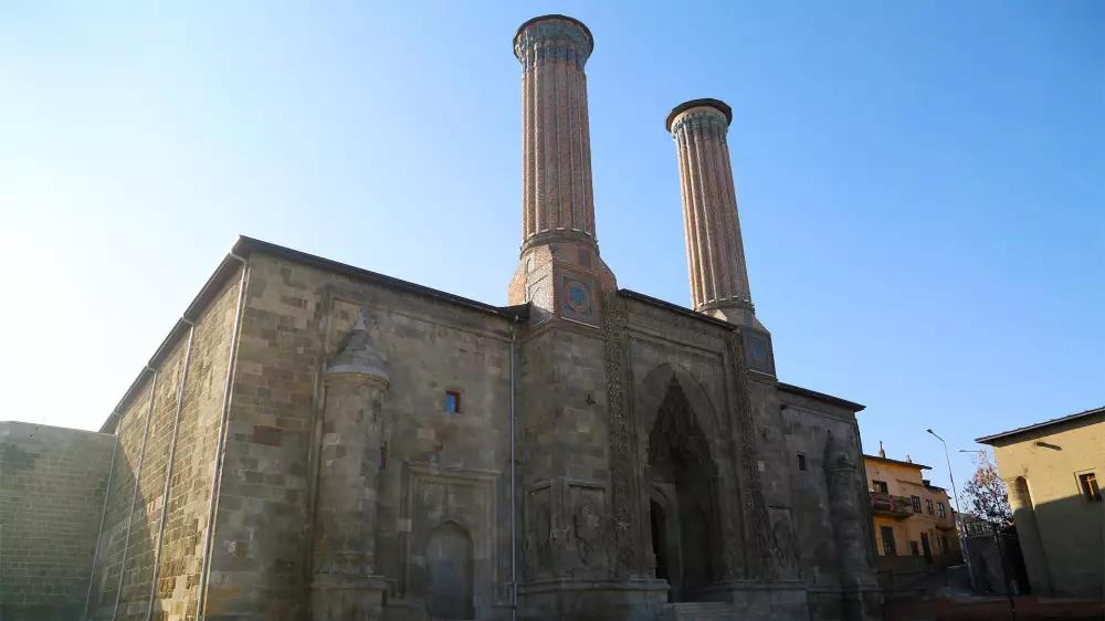cifte-minareli-medrese