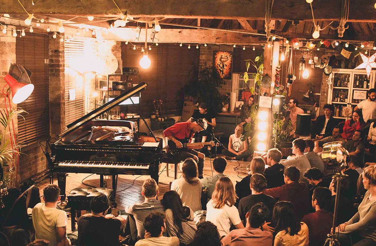 Londra Gece Hayatı: Tiyatro, Müzik ve Dansın Büyülü Dünyası